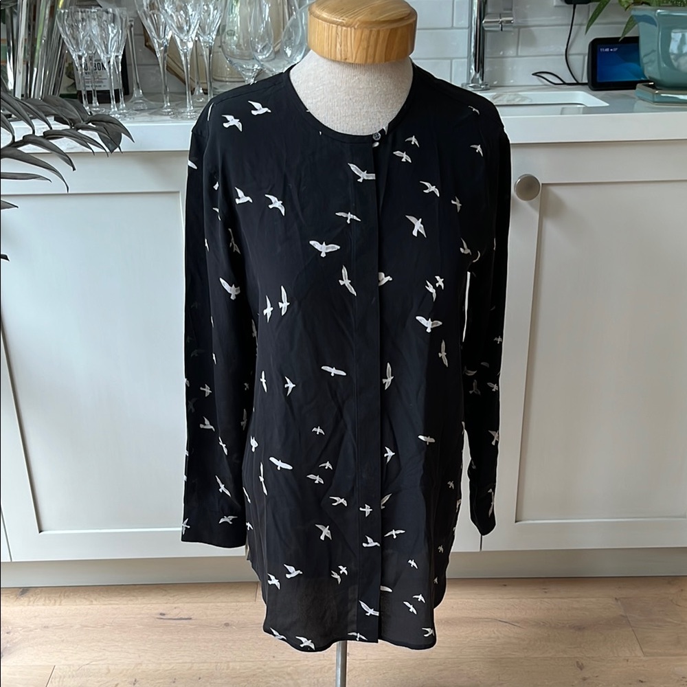 VGUC Equipment Femme 100% silk black tunic length top with overall seagull motif